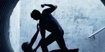 ആറ്റിൽ കുളിക്കാൻ പോയപ്പോൾ മദ്യപ സംഘം നഗ്നനാക്കി കെട്ടിയിട്ട് മർദിച്ചെന്ന് വിദ്യാർഥി  ;  കേസെടുക്കാതെ പോലീസ്