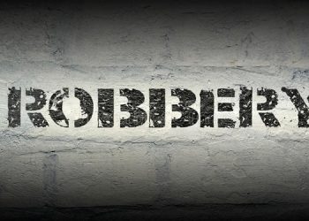 കത്തികാട്ടി സ്വര്ണക്കടയില് നിന്ന് 25 ഗ്രാം സ്വര്ണമാല കവര്ന്നു ; സിസിടിവി ദൃശ്യങ്ങള് പുറത്ത്