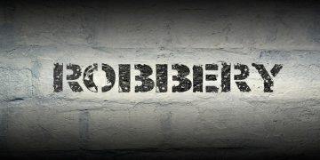 കത്തികാട്ടി സ്വര്‍ണക്കടയില്‍ നിന്ന് 25 ഗ്രാം സ്വര്‍ണമാല കവര്‍ന്നു ; സിസിടിവി ദൃശ്യങ്ങള്‍ പുറത്ത്