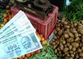 പച്ചക്കറിവില കുറയുന്നില്ല ;  കോഴിക്കോടും തക്കാളിവില നൂറിലെത്തി ,  മുരിങ്ങക്കായ കിലോ 300 രൂപ