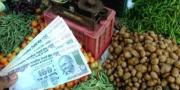 പച്ചക്കറിവില കുറയുന്നില്ല ;  കോഴിക്കോടും തക്കാളിവില നൂറിലെത്തി ,  മുരിങ്ങക്കായ കിലോ 300 രൂപ