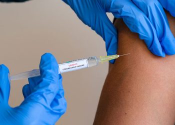 ഇന്ത്യയില് സമ്പൂര്ണ വാക്സിനേഷന് സ്വീകരിച്ചത് 60% പേര് ; കേന്ദ്രമന്ത്രി