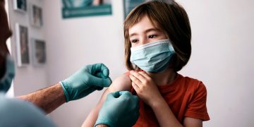 കുട്ടികള്‍ക്ക് കോവിഡ് വാക്സിന്‍ നിര്‍ബന്ധമാക്കിയ ആദ്യ രാജ്യമായി ഇക്വഡോര്‍