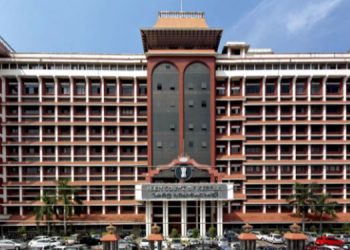 സ്ത്രീകൾക്ക് വാച്ച്മാൻ ജോലി ചെയ്തുകൂടേ  ?  ജോലി നിഷേധിക്കപ്പെട്ടതിനെതിരെ ഹൈകോടതിയിൽ ഹരജി