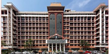 സ്ത്രീകൾക്ക് വാച്ച്മാൻ ജോലി ചെയ്തുകൂടേ  ?  ജോലി നിഷേധിക്കപ്പെട്ടതിനെതിരെ ഹൈകോടതിയിൽ ഹരജി