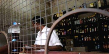 കോവിഡ് വ്യാപനം : ബവ്‌കോ 23 വില്‍പന ശാലകള്‍ അടച്ചു