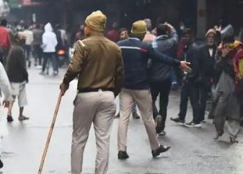 ദില്ലിയിൽ സ്വകാര്യ സ്ഥാപനങ്ങളിൽ പൂർണമായും വർക്ക് ഫ്രം ഹോം  ;  ഹോട്ടലുകളും ബാറുകളും അടച്ചിടും