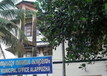 മിന്നല്‍ പരിശോധന : ഹോട്ടലുകളില്‍ നിന്ന് പഴകിയ ഭക്ഷണം പിടിച്ചെടുത്തു