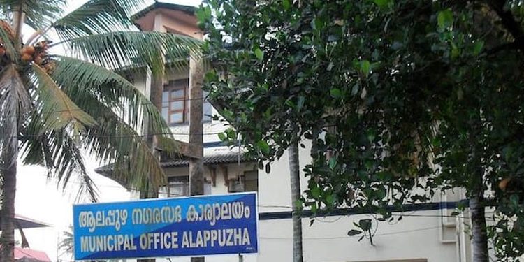 മിന്നല് പരിശോധന : ഹോട്ടലുകളില് നിന്ന് പഴകിയ ഭക്ഷണം പിടിച്ചെടുത്തു