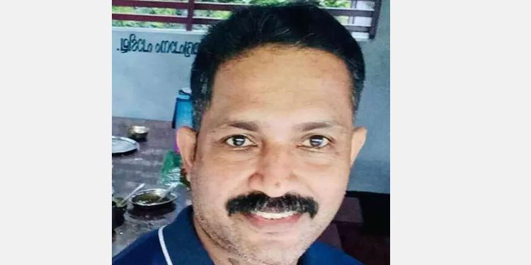 ദമ്പതികൾ സഞ്ചരിച്ച ബൈക്കിൽ ടിപ്പർ ലോറിയിടിച്ച് ഭർത്താവിന് ദാരുണാന്ത്യം