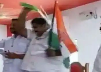 ദേഹത്ത് പെട്രോളൊഴിച്ച് പ്രതിഷേധം ; പഞ്ചായത്ത് അംഗത്തിന് സസ്പെൻഷൻ