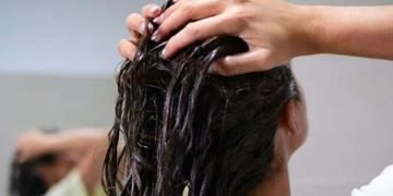 താരനും മുടികൊഴിച്ചിലും അകറ്റാൻ ഒരു കിടിലൻ ഹെയർ പാക്ക്