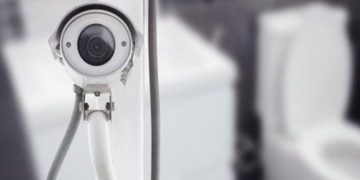 സ്ത്രീകളുടെ നഗ്നത രഹസ്യമായി പകർത്തുന്ന ഭർത്താവിനെതിരെ പരാതി നൽകി ഭാര്യ