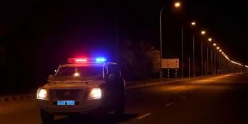 കാറിന്റെ ഡിക്കിയില്‍ ഒളിപ്പിച്ച് അനധികൃത താമസക്കാരെ കടത്തിയവര്‍ പിടിയില്‍