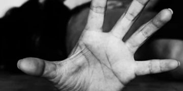 കൺമുന്നിലിട്ട് മകളെ പീഡിപ്പിക്കാൻ ശ്രമം ;  ഭർത്താവിനെ ഭാര്യ തലക്കടിച്ച് കൊന്നു