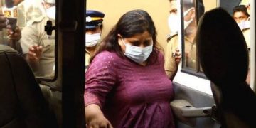 11 കൊല്ലം മുമ്പ് വിവാഹസമ്മാനമായി നൽകിയത് 200 പവൻ സ്വർണം ,  ഭർത്താവ് വിദേശത്തെ ഓയിൽ കമ്പനിയിലെ ഉയർന്ന ഉദ്യോഗസ്ഥൻ ;  നീതുവിന്റെ സ്വരൂപം കണ്ട് ഞെട്ടി വീട്ടുകാരും നാട്ടുകാരും