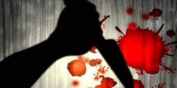 കൊല്ലത്ത് ഏഴ് വയസുകാരനായ മകന്റെ മുന്നിലിട്ട് ഭാര്യയെ ഭർത്താവ് വെട്ടിക്കൊന്നു