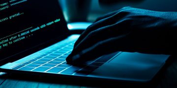 മാക്ക് വെബ്ക്യാമറയില്‍ സുരക്ഷാ പ്രശ്‌നം കണ്ടെത്തി ; വിദ്യാര്‍ത്ഥിയ്ക്ക് ഒരു ലക്ഷം ഡോളര്‍ പാരിതോഷികം