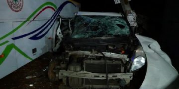 കണ്ണൂരില്‍ നിയന്ത്രണം വിട്ട കാര്‍ ബസിലിടിച്ച് കണ്ടക്ടര്‍ മരിച്ചു