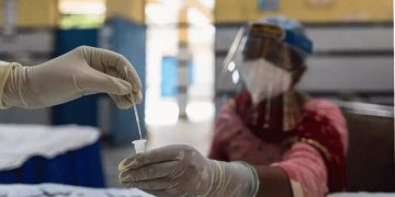 രാജ്യത്ത് കൊവിഡ് കേസുകള്‍ കുതിച്ചുയരുന്നു ; പ്രതിവാര കേസുകള്‍ ഒരുലക്ഷം കടന്നു