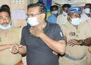 117 പവന്‍ സ്വര്‍ണവും 32 ലക്ഷം രൂപയും നല്‍കി ;  സ്ത്രീധനത്തിന്റെ പേരിൽ ഭാര്യയെ പീഡിപ്പിച്ച  ഡോക്ടര്‍ അറസ്റ്റിൽ