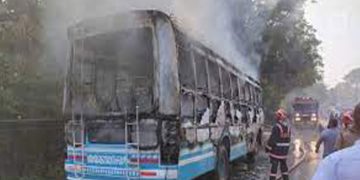 കണ്ണൂരില്‍ ഓടിക്കൊണ്ടിരുന്ന ബസ് കത്തിനശിച്ചു ; യാത്രക്കാര്‍ സുരക്ഷിതര്‍