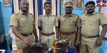 പോലീസിനെ കണ്ടതോടെ പരുങ്ങി ; കാറില്‍ കണ്ടെത്തിയത് മൂന്നരക്കോടിയുടെ തിമിംഗല വിസര്‍ജ്യം ; പിടിയില്‍