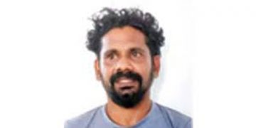 ക്യൂ നില്‍ക്കാതെ മദ്യം വേണം ; ബില്ലിങ് മെഷിന്‍ വലിച്ചെറിഞ്ഞു – വടിവാള്‍ വീശി ഭീഷണി