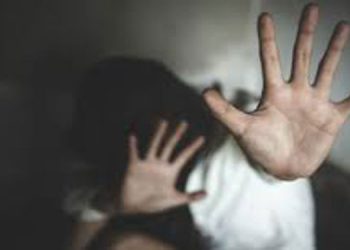 പീഡന പരാതിയിൽ പോലീസ് നടപടി എടുക്കുന്നില്ലെന്ന് ; വിവാഹം ചെയ്യാമെന്ന് എഴുതി ഒപ്പിട്ടു നൽകിയ രേഖയുമായി യുവതി