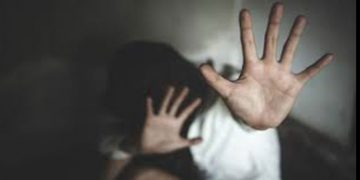 പീഡന പരാതിയിൽ പോലീസ് നടപടി എടുക്കുന്നില്ലെന്ന്  ;  വിവാഹം ചെയ്യാമെന്ന് എഴുതി ഒപ്പിട്ടു നൽകിയ രേഖയുമായി യുവതി