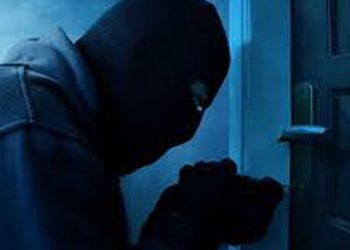 മലയാറ്റൂരിൽ വീട് കുത്തിത്തുറന്ന് വൻ മോഷണം ; 25 പവനും 41000 രൂപയും നഷ്ടമായി