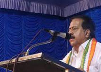 സര്ക്കാരിന് വേണമെങ്കില് ശിവശങ്കറിന്റെ സസ്പെന്ഷന് നീട്ടാം – ചെയ്തില്ല : ചെന്നിത്തല