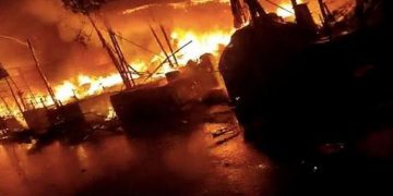 ഡൽഹി ചാന്ദിനി ചൗക്കിലെ ലജ്‌പത്‌ റായ് മാർക്കറ്റിൽ തീപിടുത്തം