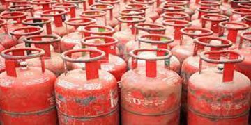 വാണിജ്യ പാചകവാതക സിലിണ്ടറിന് 102.5 രൂപ കുറച്ചു ; ഗാര്‍ഹിക സിലിണ്ടറിന് കുറവില്ല