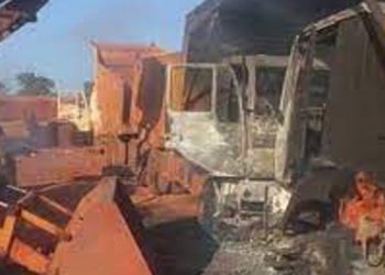 ജാർഖണ്ഡിൽ മാവോയിസ്റ്റാക്രമണം ; 27 വാഹനങ്ങൾ കത്തിച്ചു