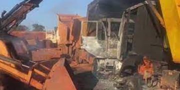 ജാർഖണ്ഡിൽ മാവോയിസ്റ്റാക്രമണം ; 27 വാഹനങ്ങൾ കത്തിച്ചു