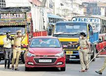 വാരാന്ത്യ കർഫ്യൂ ; എല്ലാ ഭാഗത്തും ചെക്പോസ്റ്റുകൾ – പട്രോളിങ്ങും പരിശോധനയും ; നിയന്ത്രണങ്ങളിൽ കർണാടക