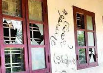 പോലീസുകാരന്റെ വീട് ആക്രമിച്ച് മിന്നല്‍ മുരളി ഒര്‍ജിനല്‍ ; വാതില്‍ക്കല്‍ മലമൂത്രവിസര്‍ജനം നടത്തി