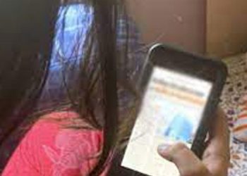 മകളുടെ സ്വകാര്യ ചിത്രങ്ങള് സാമൂഹികമാധ്യമങ്ങളില് , പിതാവ് ഞെട്ടി ; പീഡനക്കേസില് യുവാവിനായി തെരച്ചില്