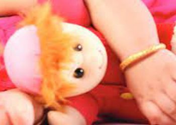 കുഞ്ഞിനെ കാണാതായി ; പരക്കംപാഞ്ഞ് നാട്ടുകാര് ; പുകിലൊന്നുമറിയാതെ കുട്ടി വീട്ടിനകത്തു സുഖനിദ്രയില്