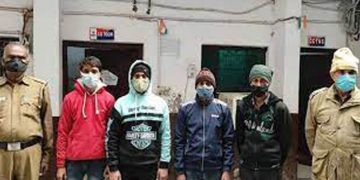 52 വയസ്സുകാരിയെ കത്രികകൊണ്ട് കഴുത്തറുത്തു കൊന്നു ; നാലു പേർ അറസ്റ്റിൽ