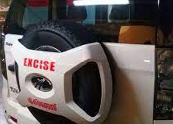 കൈക്കൂലി വാങ്ങാൻ അനുവദിച്ചില്ല ; സിഐക്കെതിരെ സ്ത്രീയുടെ പേരിൽ വ്യാജപരാതി ; 3 എക്സൈസ് ഉദ്യോഗസ്ഥർക്ക് സസ്പെൻഷൻ