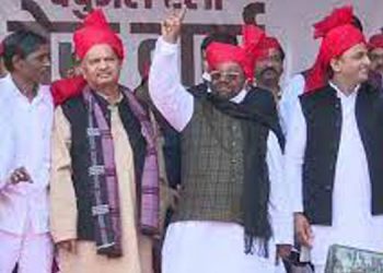 ‘ ബിജെപിയുടെ അന്ത്യത്തിന് കാഹളം മുഴങ്ങി ‘ ;  യുപിയിൽ രാജിവെച്ച 2 മന്ത്രിമാർ എസ്‌പിയിൽ