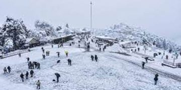 രാവിലെ എഴുന്നേല്‍ക്കുന്നു ,  ജനല്‍ തുറക്കുന്നു ,  മുന്നില്‍ നിറയെ മഞ്ഞ് ;  ഇങ്ങനെയാണ് ഷിംലയിലിപ്പോള്‍