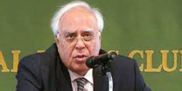 രാജ്യം അംഗീകരിച്ചു – എന്നിട്ടും കോൺഗ്രസിന് വേണ്ട ; ഗുലാമിനെ അഭിനന്ദിച്ച് കപിൽ സിബൽ