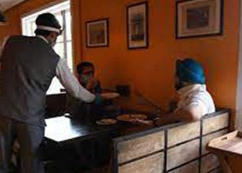 നിയന്ത്രണം കടുപ്പിക്കാൻ ഡൽഹി ;  ഹോട്ടലിൽ ഇരുന്നു കഴിക്കുന്നത് വിലക്കിയേക്കും