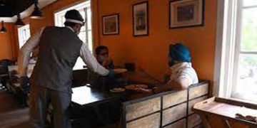 നിയന്ത്രണം കടുപ്പിക്കാൻ ഡൽഹി ;  ഹോട്ടലിൽ ഇരുന്നു കഴിക്കുന്നത് വിലക്കിയേക്കും