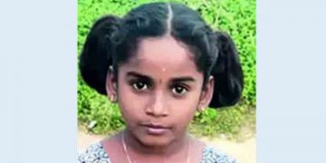 ബൈക്കില്‍ ഷാള്‍ കുരുങ്ങി റോഡില്‍ വീണ് പെണ്‍കുട്ടിക്ക് ദാരുണാന്ത്യം ; തല വേര്‍പെട്ടു