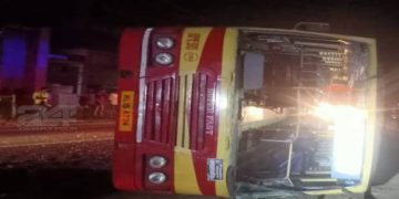 കോട്ടയത്ത് കെഎസ്ആര്‍ടിസി ബസ് തലകീഴായി മറിഞ്ഞു ; 16 പേര്‍ക്ക് പരിക്ക്