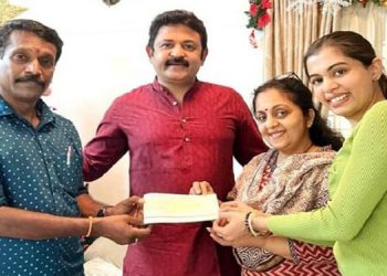 9 വീടുകള്ക്ക് ശൗചാലയങ്ങള് ; ധനസഹായവുമായി കൃഷ്ണകുമാറിന്റെ മക്കള്